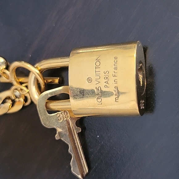 LV lock & key necklace - Picture 2 of 2